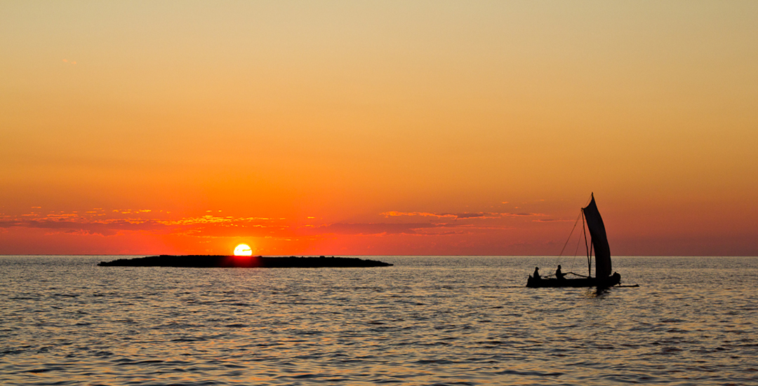 Salary pirogue sunset, par Franck Vervial